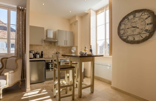 Beaune City Centre Apartment | Le Cara Rafael Beaune Center
