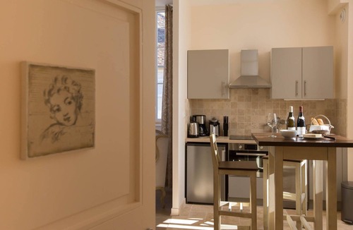 Beaune City Centre Apartment | Le Cara Rafael Beaune Center