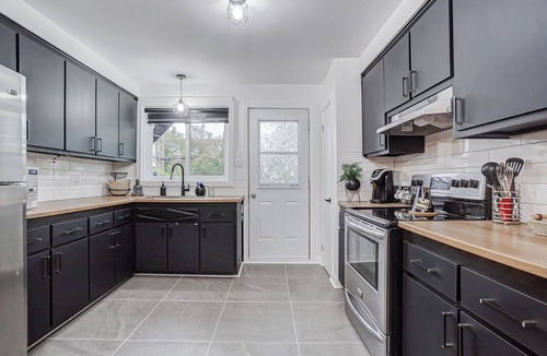 Pont-Viau Apartment | Le Cardinal Moderne-Wi-Fi rapide. Family-sized all included!