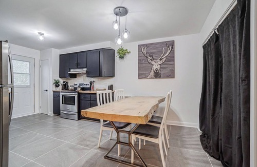 Pont-Viau Apartment | Le Cardinal Moderne-Wi-Fi rapide. Family-sized all included!
