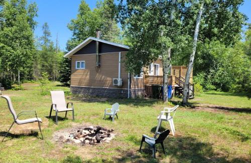 Maria-Chapdelaine Ski Chalet | Le Caribou - Petit chalet rustique près de la plage