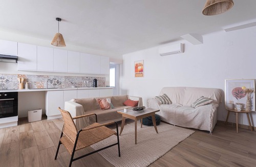 Saint-Hippolyte Apartment | Le Carmen apartment in the heart of Saint-Hippolyte, 3 bedrooms, up to 6 guests