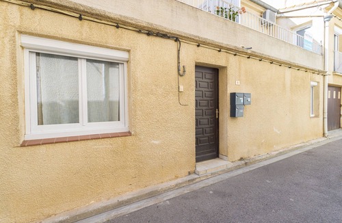 Saint-Hippolyte Apartment | Le Carmen apartment in the heart of Saint-Hippolyte, 3 bedrooms, up to 6 guests