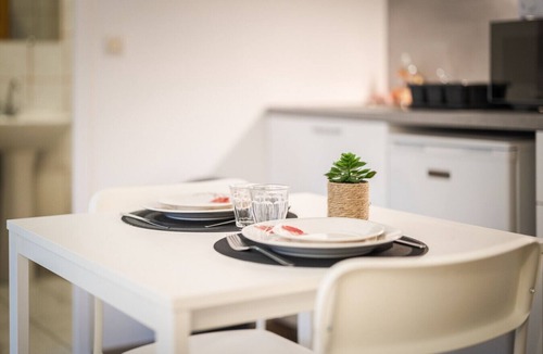 Etampes Apartment | Le Carnot Garden 1 bed