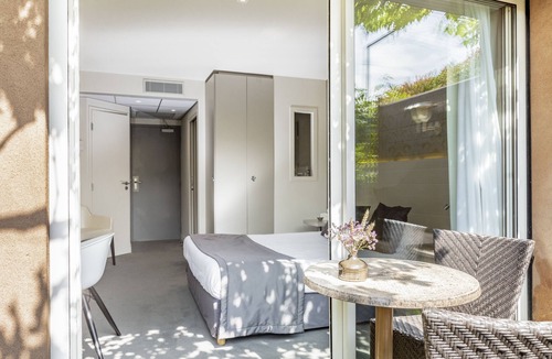 Charmes-sur-Rhone Hotel | Le Carré d'Alethius Logis Hôtel Restaurant Gastronomique