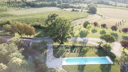 Lagraulet-du-Gers Hotel | Le Castel Pierre - 7ch&7sdb avec clim, piscine XL, ping-pong, salle fitness et sauna pour 15 personnes