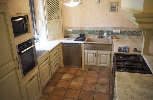Manosque House | Le Castellas, sleeps 7, wooded grounds, private pool