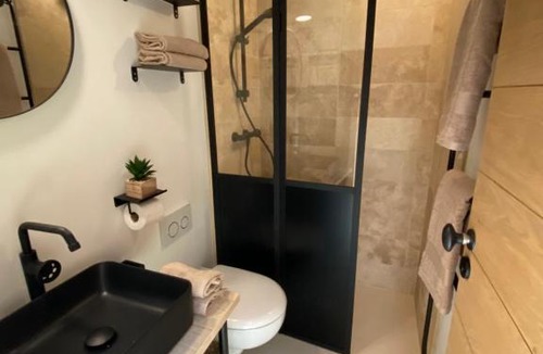 Montaigu House | Le Celadon