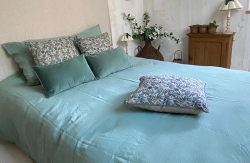 Montaigu House | Le Celadon