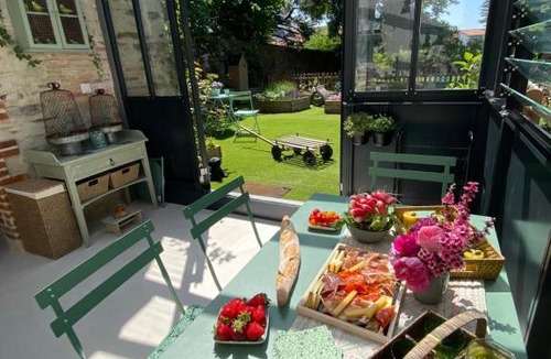 Montaigu House | Le Celadon