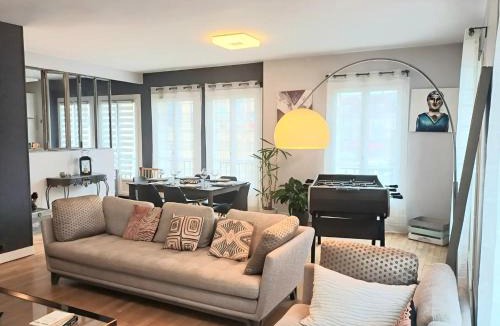 Beauvais Apartment | Le Central - Vue Place Jeanne Hachette