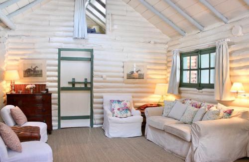 Adainville House | Le Cerf Volant