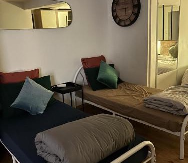 La Courneuve House | Le " Cerisier" Villa Single bed male shared room daily stay 20h to 10h