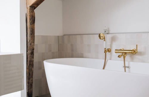 Saint-Seurin-de-Cadourne Bed & Breakfast | Le Château Réal