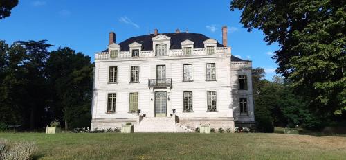 Mazieres-de-Touraine Bed & Breakfast | Le Château du Breuil