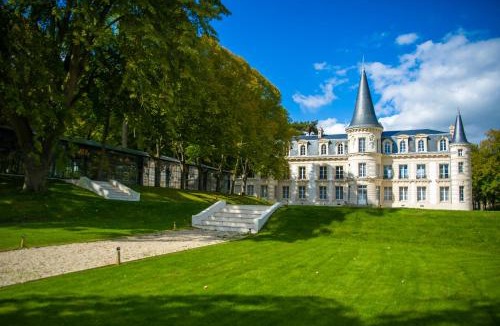 Hardricourt Bed & Breakfast | Le Château d Hardricourt