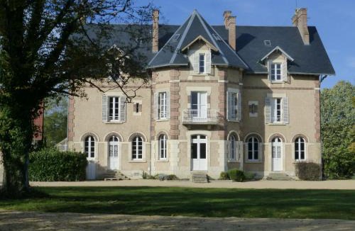 Brinay Bed & Breakfast | Le château de la brosse Chambres d'hôtes