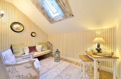 Talizat House | Le Château de Vernières