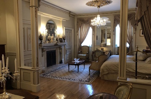 Saint-Jean-Baptiste Bed & Breakfast | Le Château du Faubourg B&B