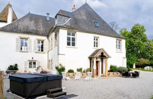 Souvigny Villa | Le château