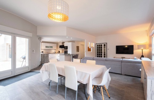 Thionville House | Le Château Jeannot - Rock in Share