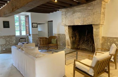 Marcilly-sur-Maulne House | Le châtelet du château de Marcilly