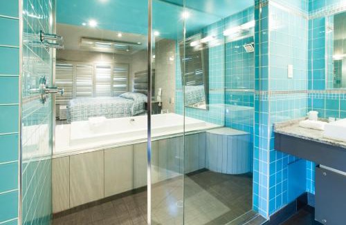 Cote-Des-Neiges—Notre-Dame-De-Grace Hotel | Le Chabrol Hotel & Suites