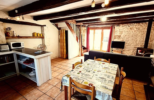 Saint-Just-Luzac House | Le Chai 2 bedroom house