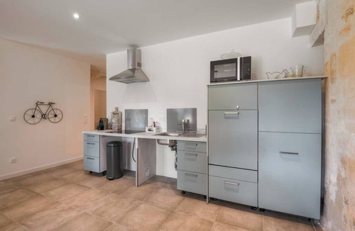 Sadirac Apartment | Le Chai, charming cottage with lake view