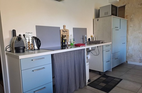 Sadirac Apartment | Le Chai, charming cottage with lake view