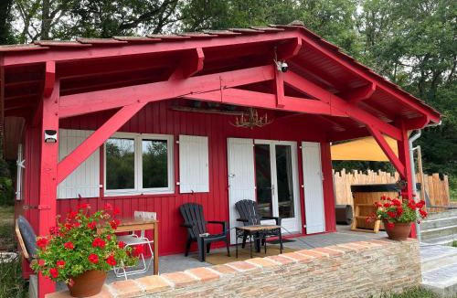 Saint-Laurent-des-Hommes Ski Chalet | Le chalet Canadien