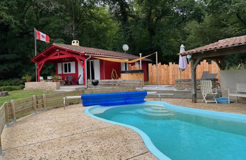 Saint-Laurent-des-Hommes Ski Chalet | Le chalet Canadien