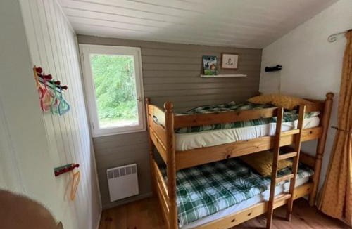 Saint-Laurent-des-Hommes Ski Chalet | Le chalet Canadien