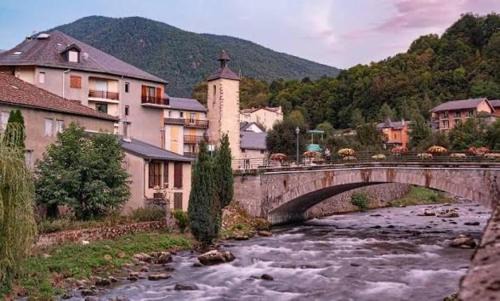 Savignac-les-Ormeaux Apartment | Le Chalet - Appartement 5 personnes avec parking