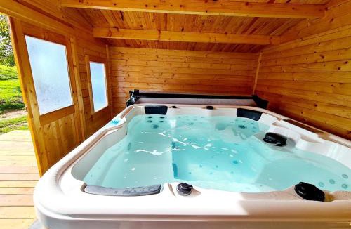 Abreschviller Ski Chalet | Le Chalet Aura et Jacuzzi