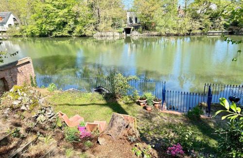 Olivet House | Le chalet bucolique au bord de l'eau