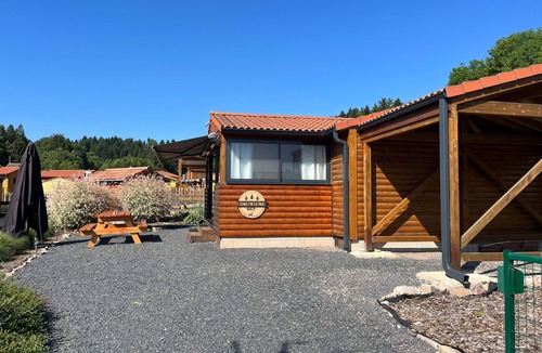Corcieux Ski Chalet | Le Chalet de la Folie : Tranquillité Assurée en Lisière de Forêt!
