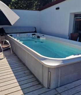 Laveline-du-Houx Ski Chalet | Le Chalet de la Répandise - Gîte Vosges 9 pers, Spa privé & Piscine - Proche Gérardmer