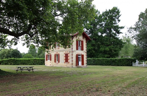 Cussac-Fort-Medoc House | Le Chalet du Jardinier