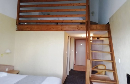 Chauvigny Hotel | Le Chalet Fleuri