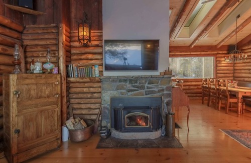 Lachute Cabin | Le Chalet Huard / The Loon Cabin
