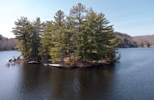 Lachute Cabin | Le Chalet Huard / The Loon Cabin