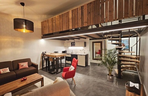 Genas Apartment | Le Chalet-Loft-Private Bathroom-Apartment-Garden view
