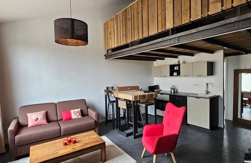 Genas Apartment | Le Chalet-Loft-Private Bathroom-Apartment-Garden view