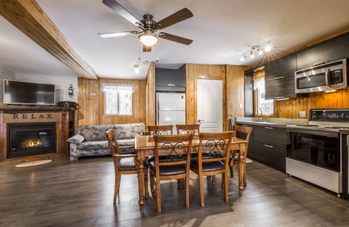 Saint-Tite-des-Caps Ski Chalet | LE CHALET RELAX DU LAC ST-TITE