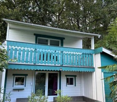 Chambray-les-Tours Ski Chalet | Le chalet sous les arbres