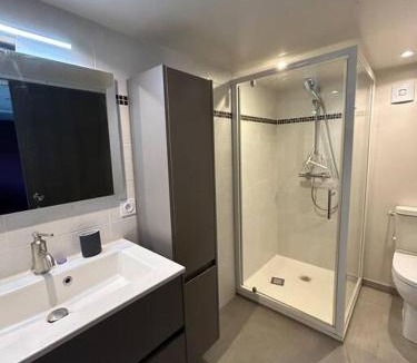 Chambray-les-Tours Ski Chalet | Le chalet sous les arbres