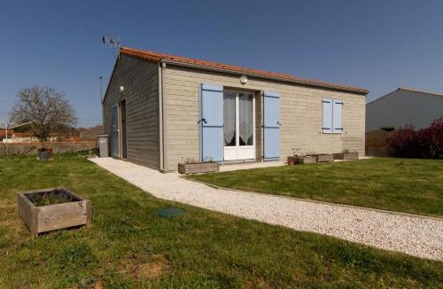 Saint-Hilaire-la-Foret House | le chalet vendéen