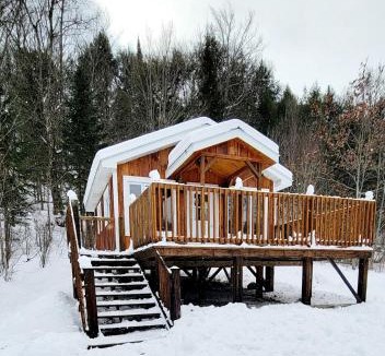 Alleyn-et-Cawood Ski Chalet | Le Chaleureux, Picanoc River