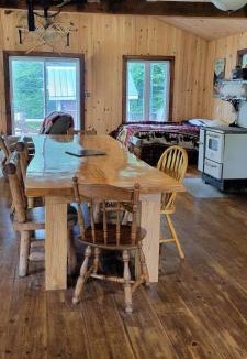 Alleyn-et-Cawood Ski Chalet | Le Chaleureux, Picanoc River